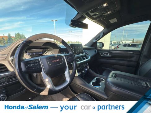Used 2021 GMC Yukon SLT w/ SLT Premium Package image 2