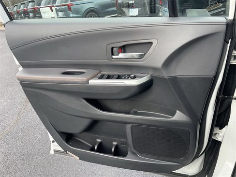 Used 2022 Toyota Sienna XSE image 21