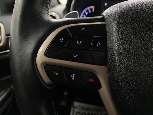 Used 2017 Jeep Grand Cherokee Limited image 16