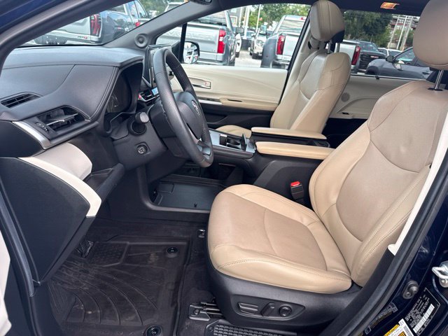 Used 2024 Toyota Sienna Limited AWD/4WD image 12