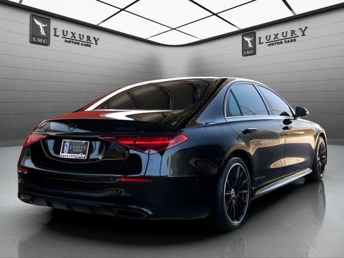 Used 2022 Mercedes-Benz S 580 4MATIC Sedan w/ AMG Line Package image 8