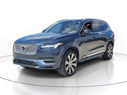 Used 2025 Volvo XC90 T8 Ultra w/ Protection Package Premier image 3