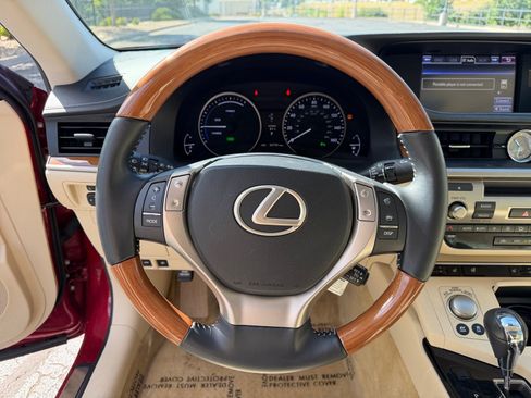 Used 2013 Lexus ES 300h w/ Premium Pkg FWD image 9