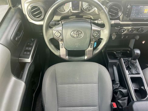 Used 2018 Toyota Tacoma SR5 image 20
