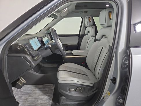 Used 2023 Rivian R1S Adventure AWD/4WD image 20