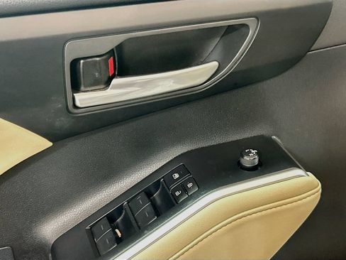 Used 2023 Toyota Highlander XLE FWD image 15