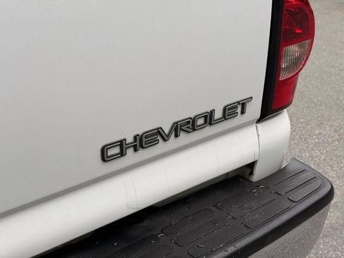 Used 2005 Chevrolet Silverado 1500 LS w/ Light Duty Power Package AWD/4WD image 9