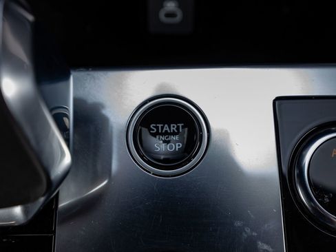 Used 2023 Land Rover Range Rover Long Wheelbase Autobiography image 17