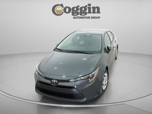 Used 2025 Toyota Corolla LE FWD image 16