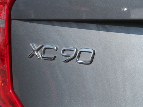 Used 2018 Volvo XC90 T5 Momentum w/ Convenience Package image 12