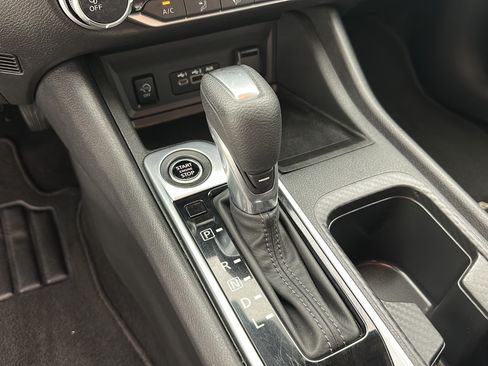 Used 2025 Nissan Sentra SV FWD image 18