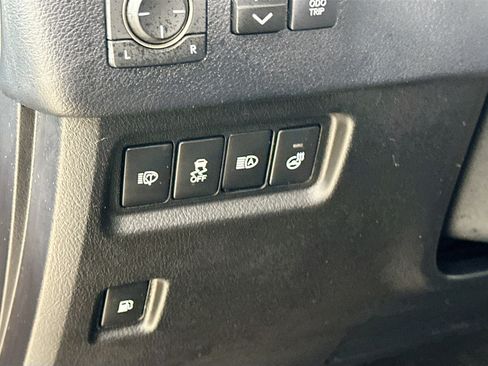 Used 2022 Lexus GX 460 Luxury w/ Accessory Package AWD/4WD image 11