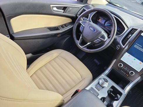 Used 2021 Ford Edge SEL w/ Convenience Package image 3