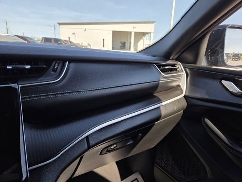 Used 2023 Jeep Grand Cherokee L Laredo image 30