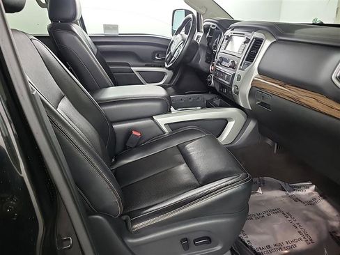 Used 2019 Nissan Titan SL w/ Chrome Package image 14