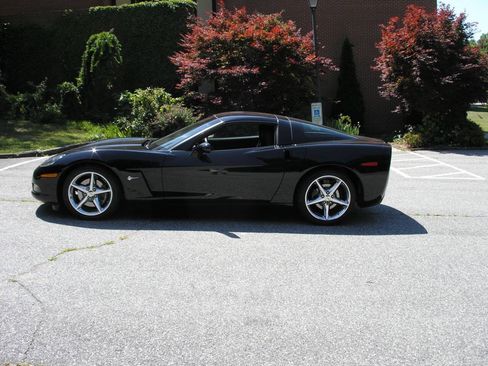 Used 2011 Chevrolet Corvette Coupe w/ Battery Protection Package RWD image 9