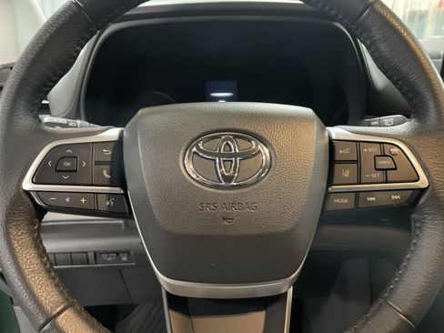 Certified 2022 Toyota Sienna XLE image 18