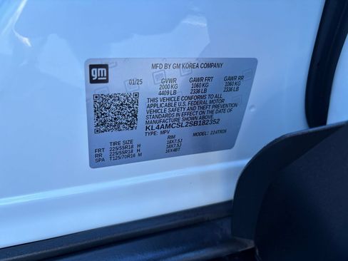 Used 2025 Buick Encore GX Preferred AWD/4WD image 30