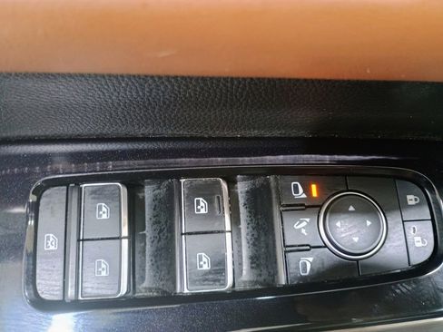 Used 2023 Nissan Pathfinder Platinum image 13