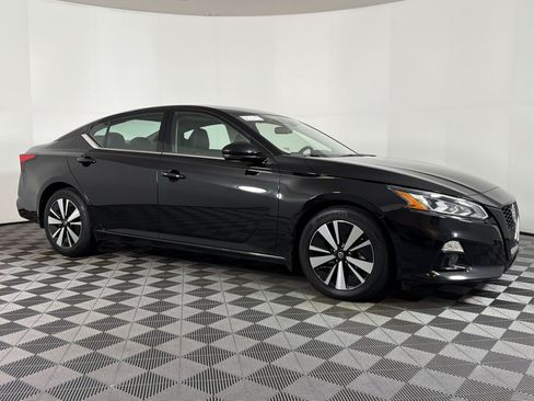 Used 2022 Nissan Altima 2.5 SL FWD image 6