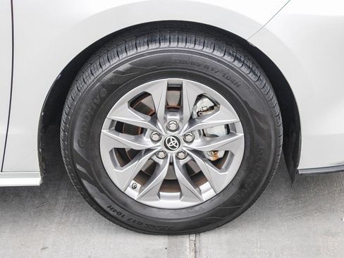 Certified 2023 Toyota Sienna XLE image 11