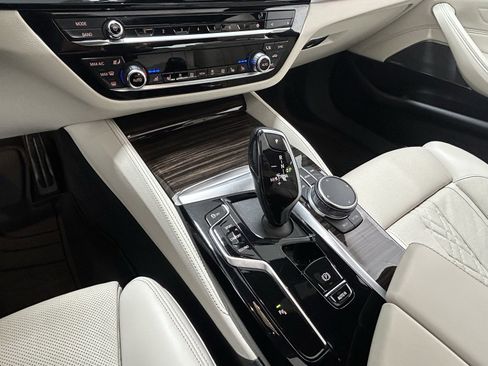 Used 2023 BMW 540i xDrive w/ M Sport Package image 22