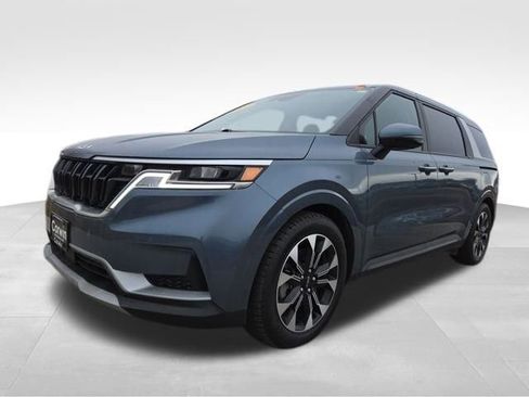 Used 2024 Kia Carnival EX image 5