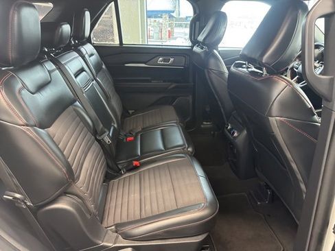 Used 2025 Ford Explorer ST-Line w/ ST-Line Street Pack image 12