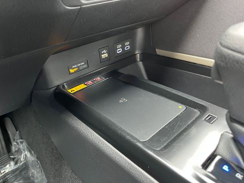 Used 2025 Toyota Camry LE image 29