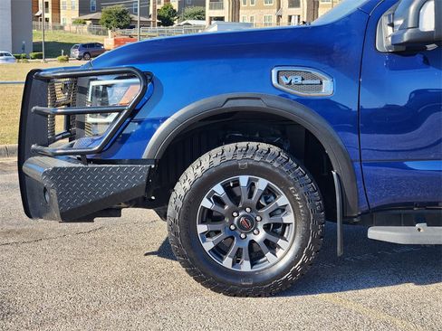 Used 2021 Nissan Titan PRO-4X w/ Pro-4x Convenience Package image 6