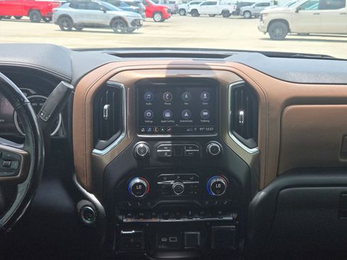 Used 2019 Chevrolet Silverado 1500 High Country w/ Technology Package AWD/4WD image 16