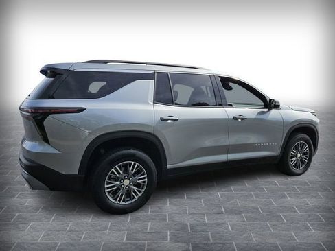 Used 2025 Chevrolet Traverse LT FWD image 5