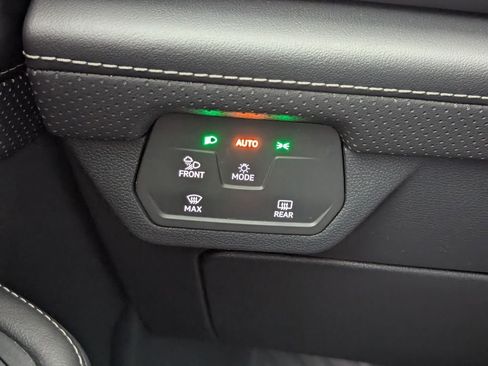 Used 2024 Volkswagen Atlas SE image 46