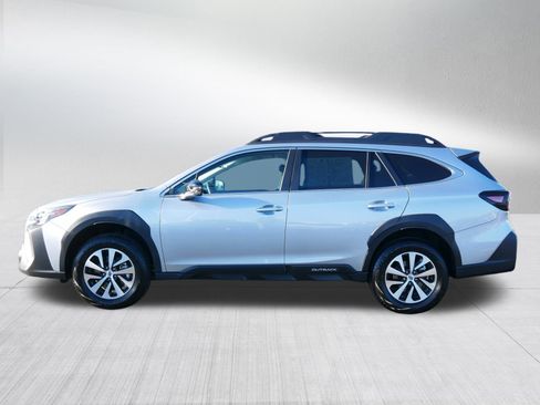 Certified 2025 Subaru Outback Premium image 4