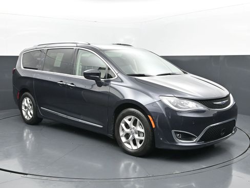 Used 2019 Chrysler Pacifica Touring-L Plus w/ Advanced Safetytec Group FWD image 7