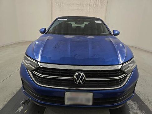 Used 2023 Volkswagen Jetta SE w/ Panoramic Sunroof Package FWD image 7