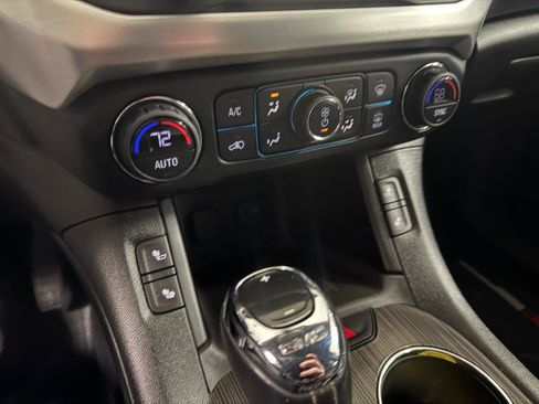 Used 2019 GMC Acadia SLT FWD image 36