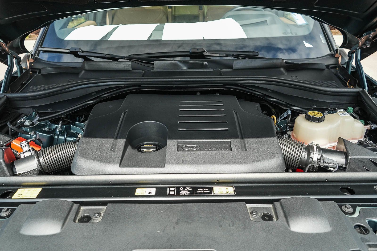 Certified 2025 Land Rover Range Rover Sport SE AWD/4WD image 27