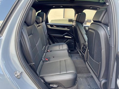 Used 2025 Porsche Cayenne E-Hybrid w/ Premium Package Plus AWD/4WD image 44