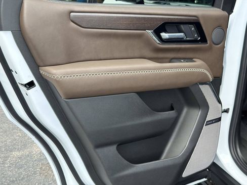 New 2026 GMC Yukon Denali Ultimate AWD/4WD image 11