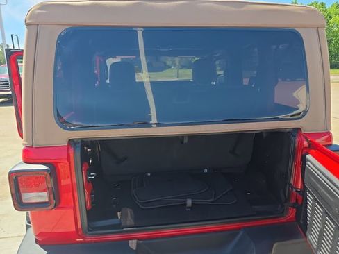 Used 2021 Jeep Wrangler Sport AWD/4WD image 18