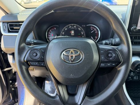 Used 2024 Toyota RAV4 XLE FWD image 21