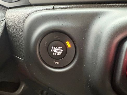 Used 2021 Jeep Gladiator Willys image 29