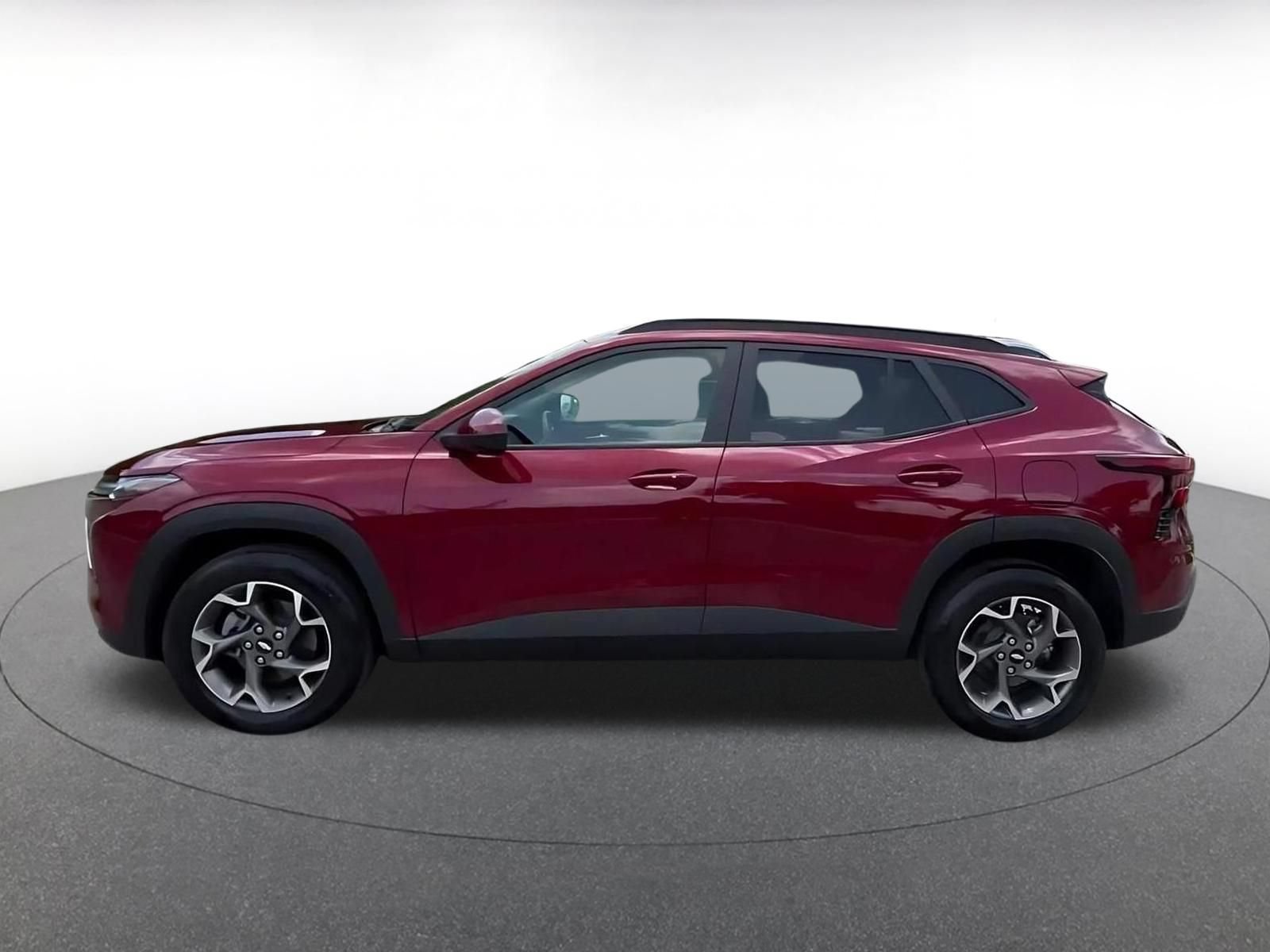 Used 2025 Chevrolet Trax LT w/ LT Convenience Package FWD image 8