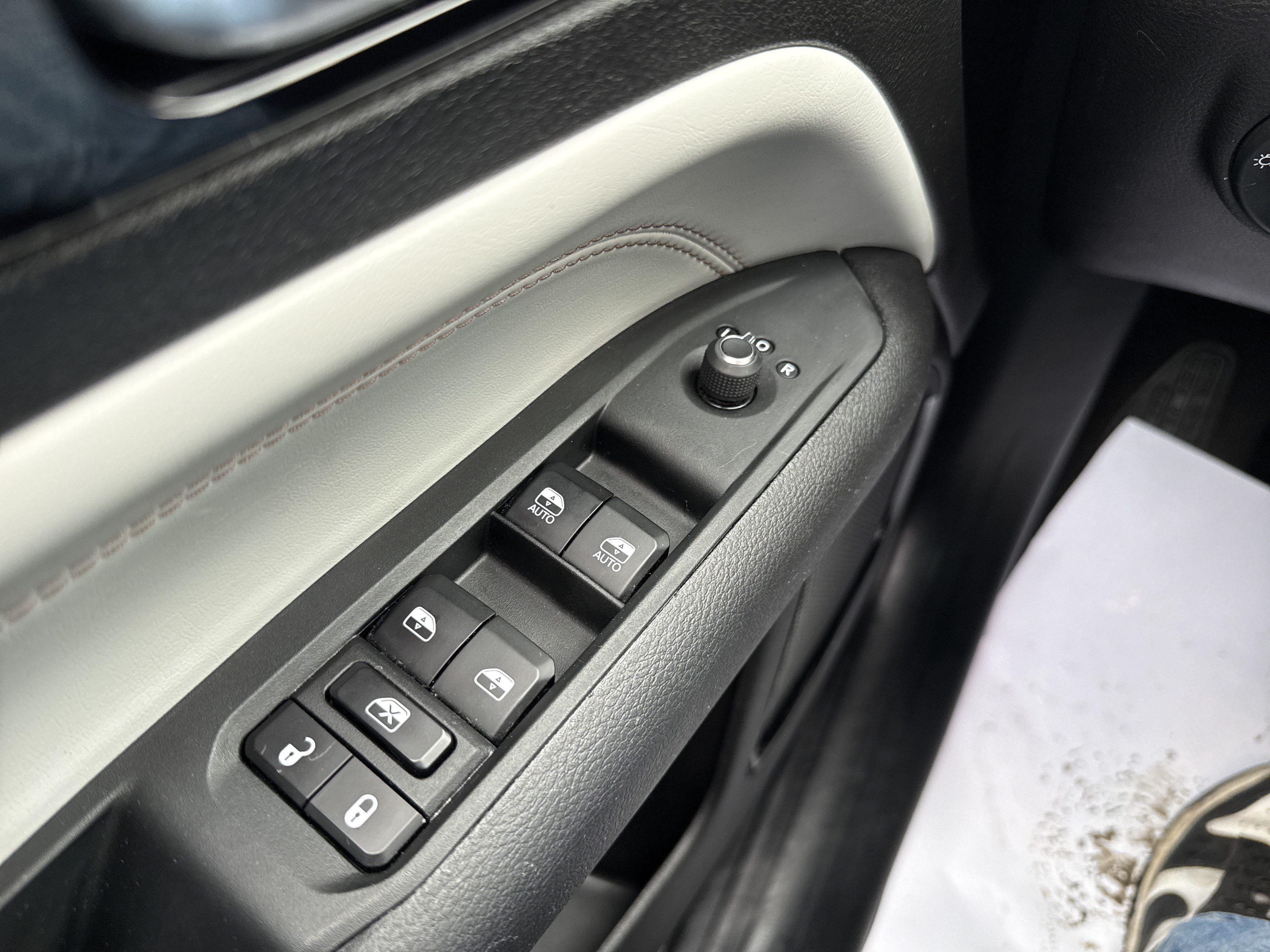 Used 2025 Jeep Compass Limited AWD/4WD image 16