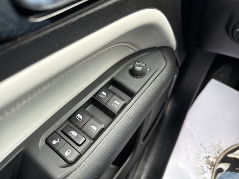 Used 2025 Jeep Compass Limited AWD/4WD image 16