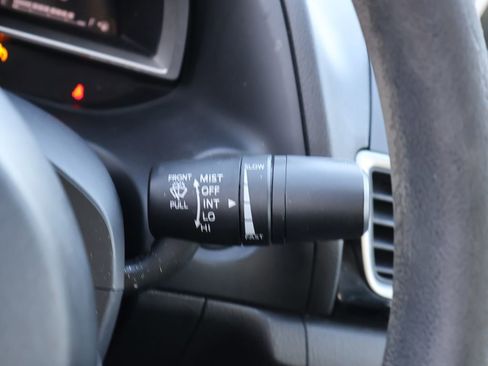 Used 2014 MAZDA MAZDA3 i Sport image 28