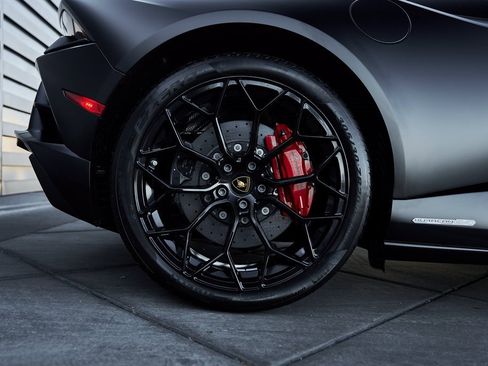 Used 2024 Lamborghini Huracan EVO image 20