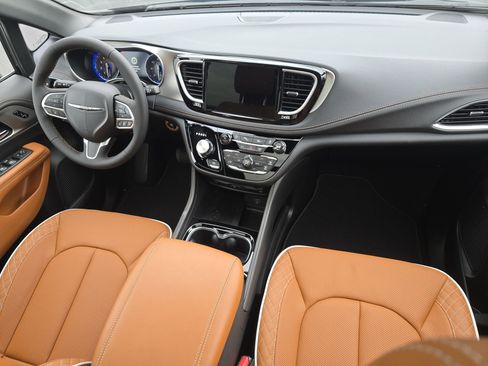 New 2026 Chrysler Pacifica Pinnacle w/ Trailer Tow Group image 25