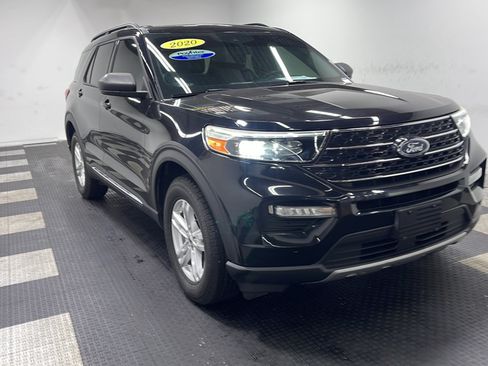 Used 2020 Ford Explorer XLT w/ Equipment Group 202A AWD/4WD image 23